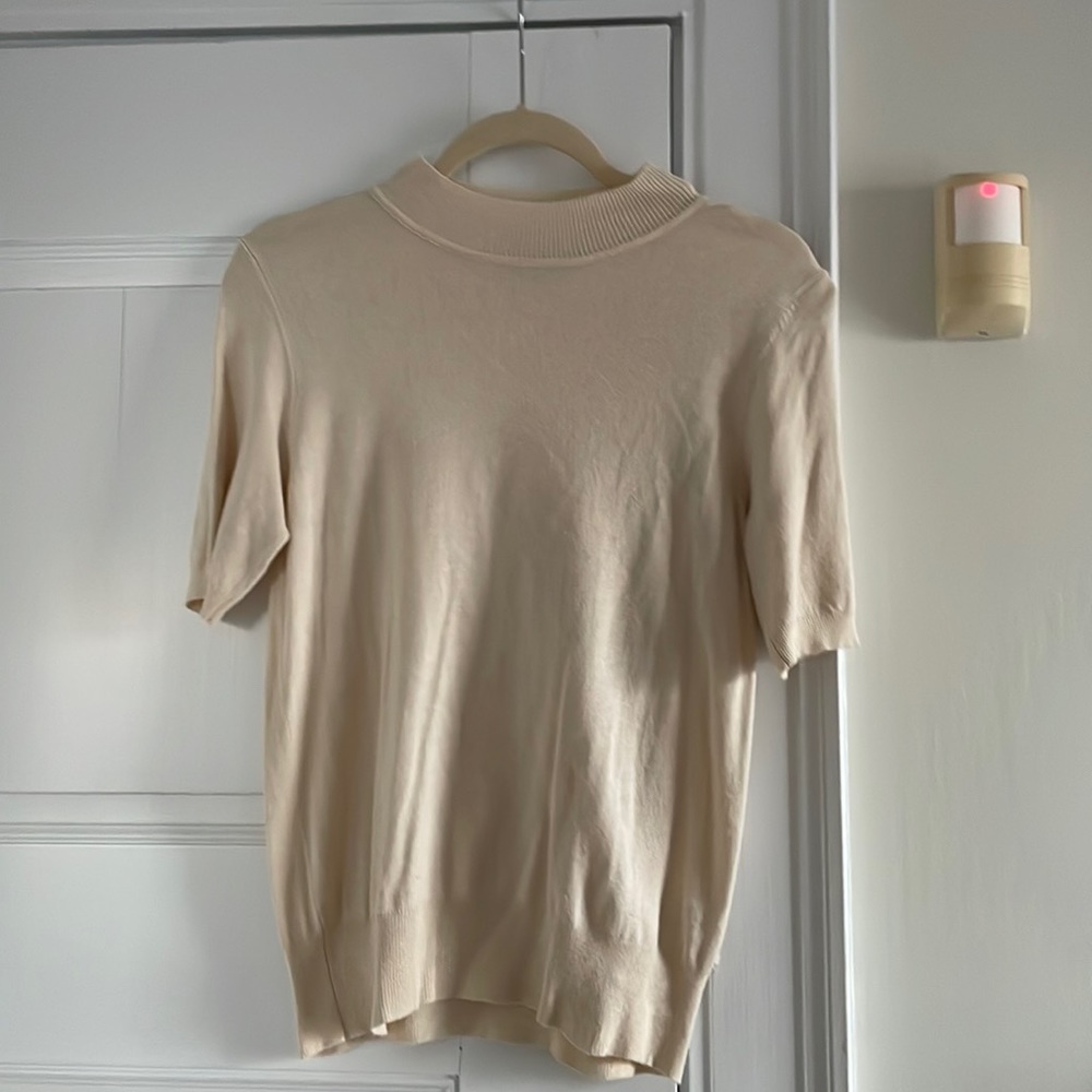 Short sleeve sweater